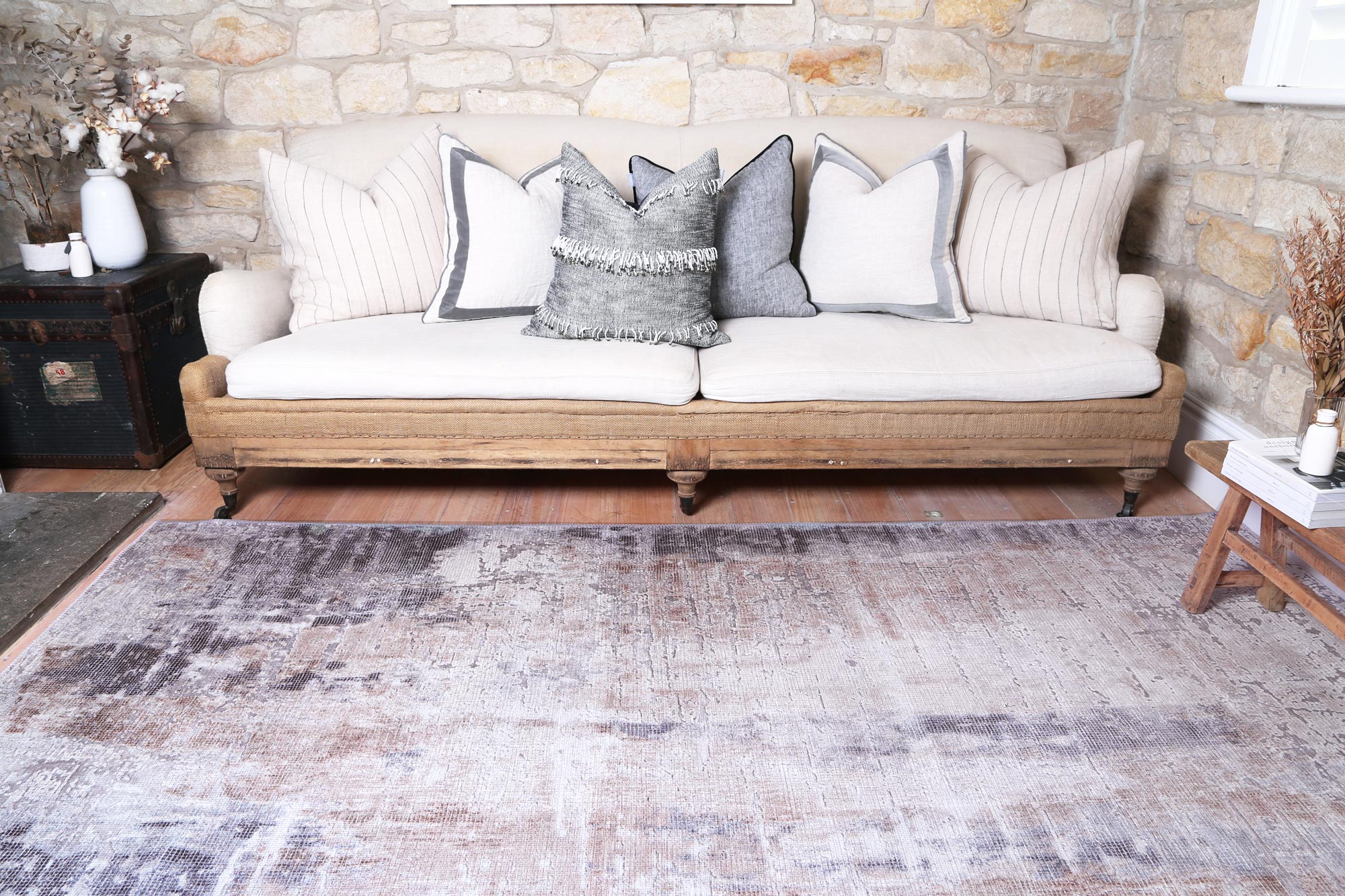 vintage-crown-leopold-ash-ivory-distressed-vintage-rug 240X330